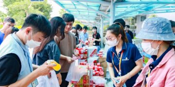 Một doanh nghiệp chi tiền tỉ tổ chức "Phiên chợ 0 đồng" cho công nhân- Ảnh 1.