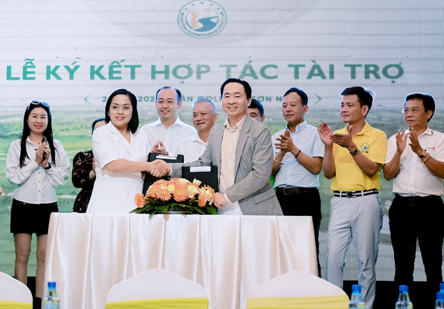 Câu lạc bộ Golf Doanh nhân Nghệ Tĩnh tổ chức giải kỷ niệm ngày sinh Hồ Chủ tịch- Ảnh 3. Câu lạc bộ Golf Doanh nhân Nghệ Tĩnh tổ chức giải kỷ niệm ngày sinh Hồ Chủ tịch- Ảnh 3.