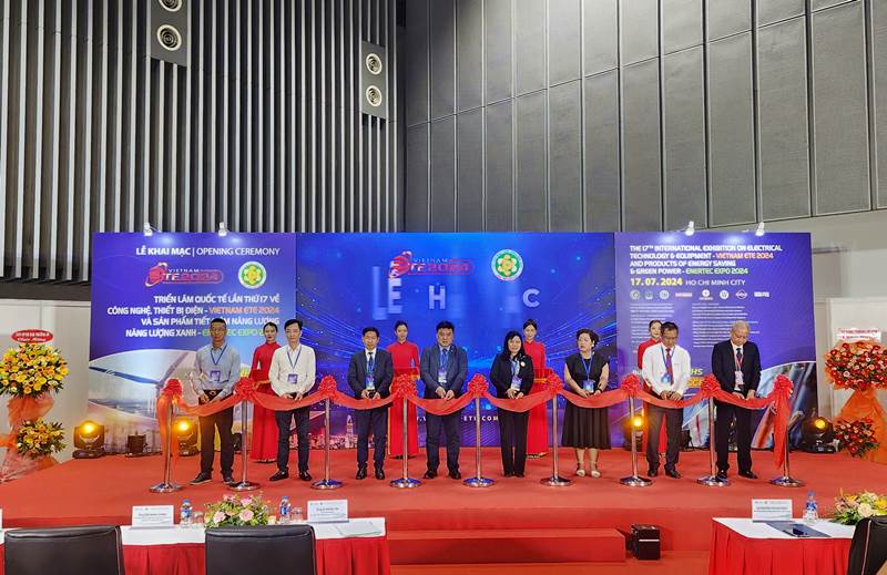 300 doanh nghiệp dự triển lãm công nghệ thiết bị điện, năng lượng xanh