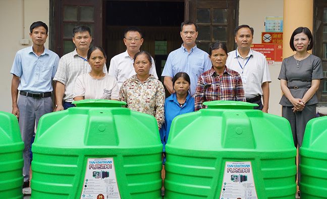 Tập đoàn Tân Á Đại Thành tặng 50 bồn chứa nước sạch