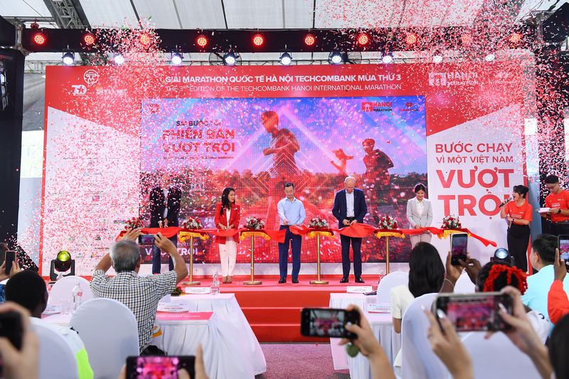Khai mạc giải Marathon Quốc tế Hà Nội Techcombank mùa thứ 3