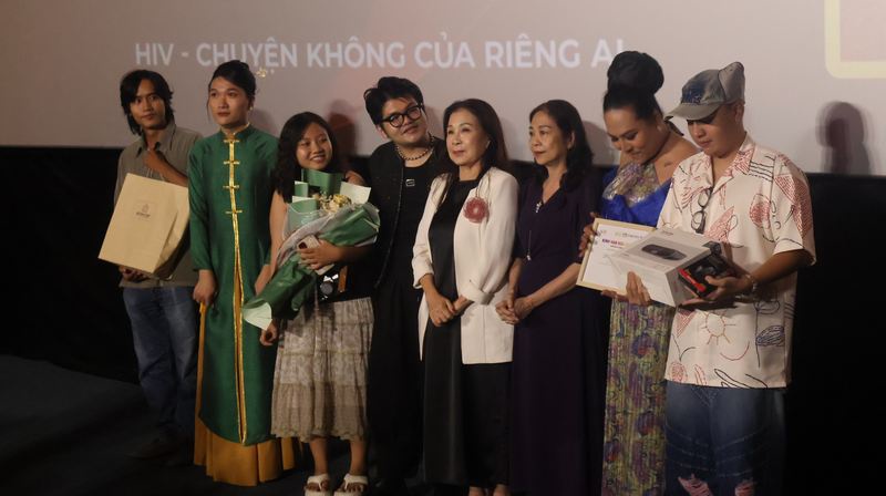 Vinh danh tác phẩm truyền thông về làm phim mang tên “Kính Vạn Hoa”