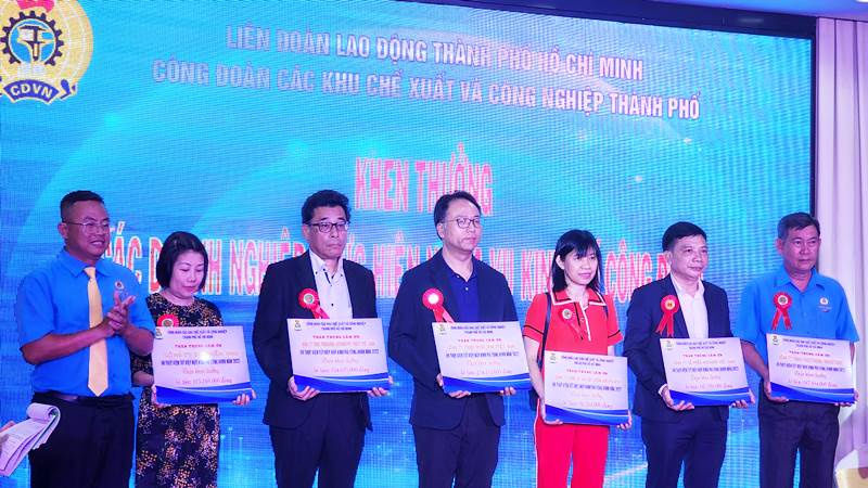 Khen thưởng cho 22 doanh nghiệp đóng đầy đủ kinh phí công đoàn