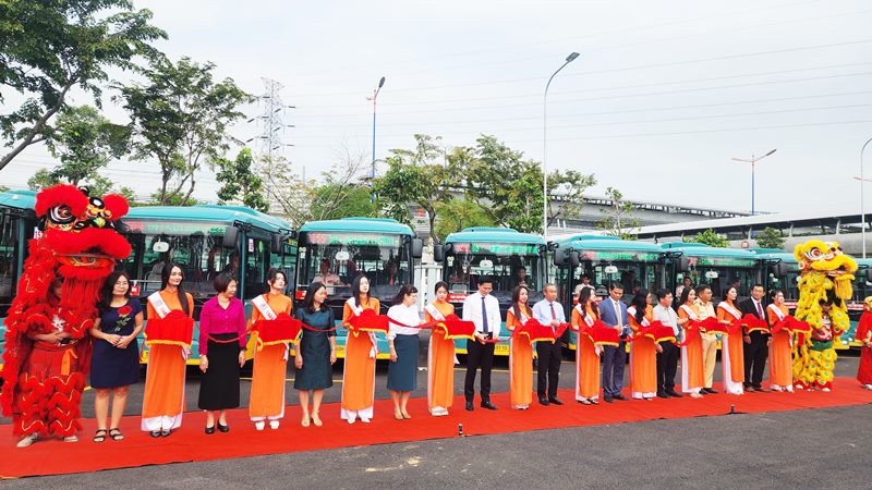 17 tuyến xe buýt điện kết nối Metro số 1 miễn phí trong 1 tháng