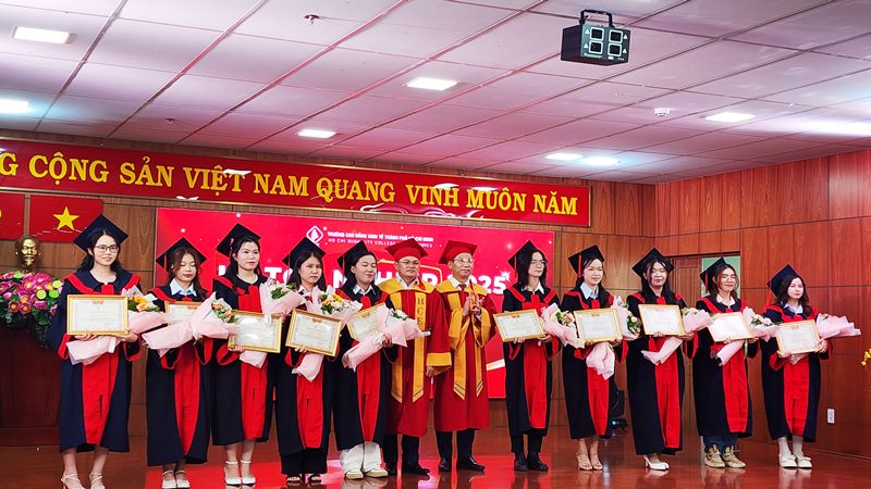 Trường Cao đẳng Kinh tế TP.HCM có 45 sinh viên tốt nghiệp loại xuất sắc