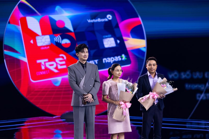 Dược sĩ Tiến cùng ‘Big 4’ ngành Ngân hàng ra mắt thẻ ngân hàng mang tên TRẺ CONNECT