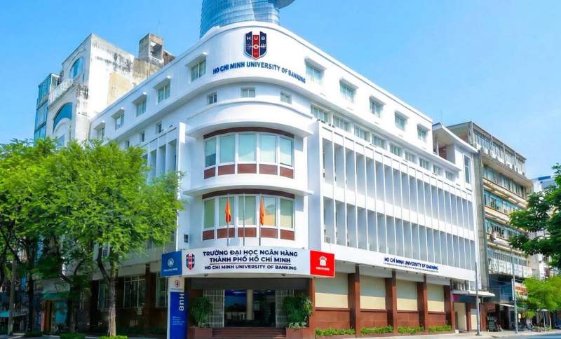 Trường Đại học Ngân hàng TP.HCM bỏ khoản thu tốt nghiệp muộn sau phản ứng của sinh viên