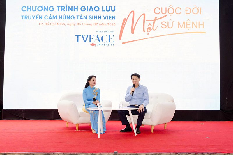 Doanh nhân Johnathan Hạnh Nguyễn truyền cảm hứng cho hơn 1.000 tân sinh viên y khoa