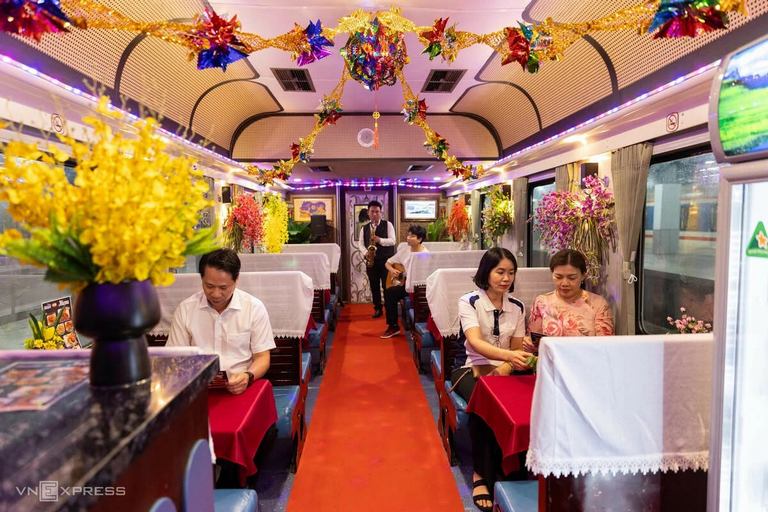 Tàu chất lượng cao Sài Gòn – Nha Trang bổ sung nhiều tiện ích phục vụ du khách