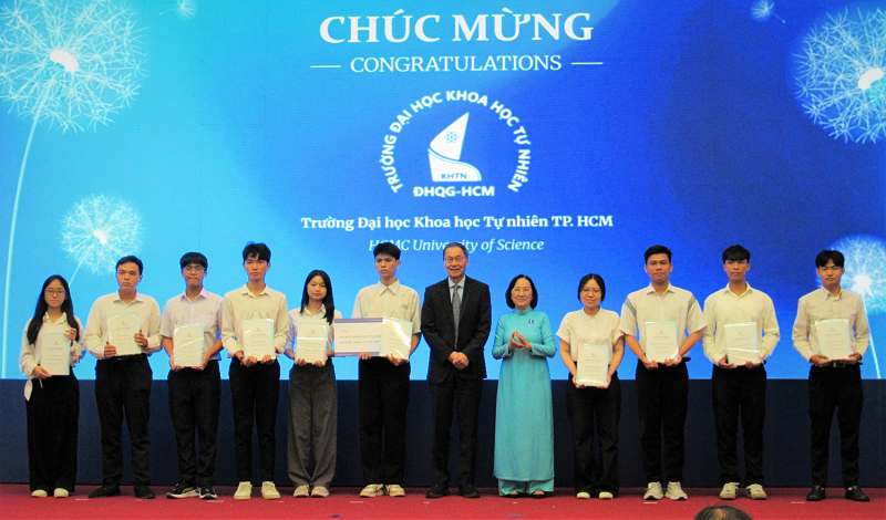 Quỹ Đinh Thiện Lý trao 11,4 tỷ đồng học bổng và tài trợ giáo dục